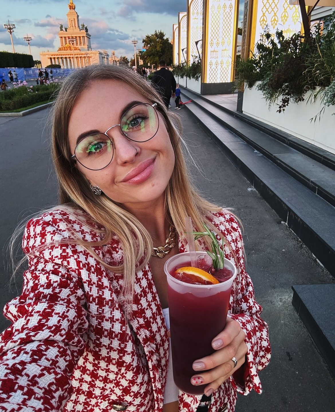 Mia k. - London, UK